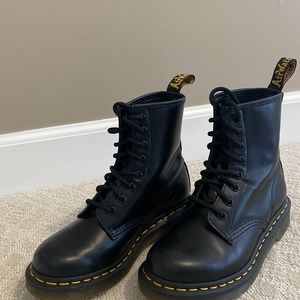 Dr Martens Black Boots Youth Sz 5